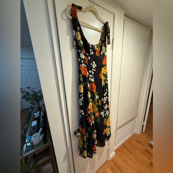 Reformation Nadira Floral Print Georgette Midi
Dress in Luisa - Picture 6 of 11